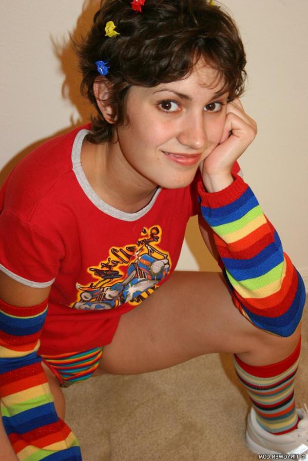 15P Pictures of teen hottie Tiny Gwen stripping down to her socks and shoes