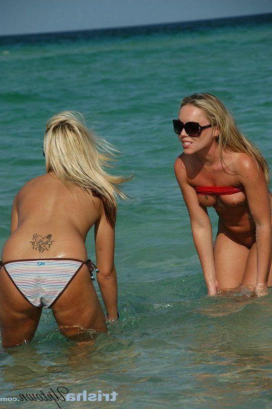 20P Pictures of Trisha Uptown hanging with her hot friend on the beach