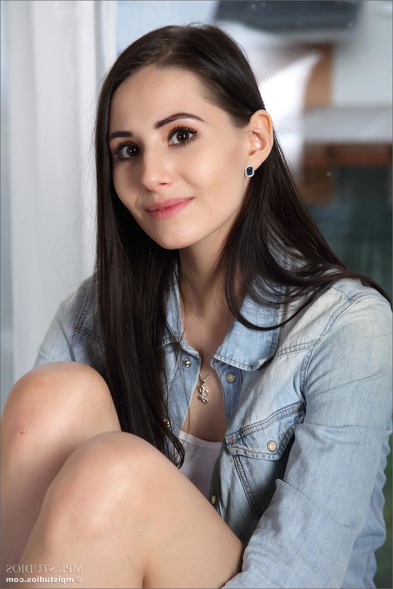 12P MPL Studios Presents Vanessa A in "Table Time"