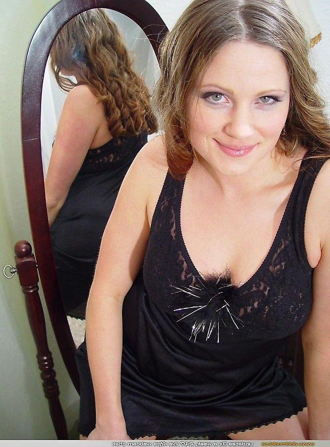20P Pictures of teen star Vicki Model getting hot and horny for you