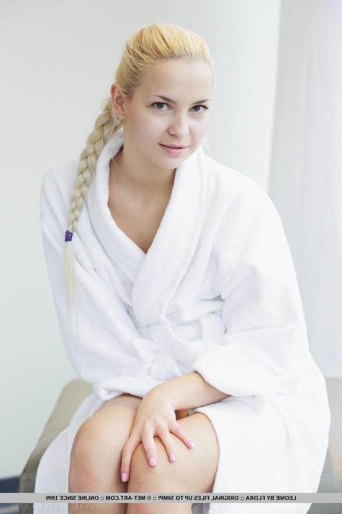 18P Blonde teen Vika D wants to party with you at a hotel