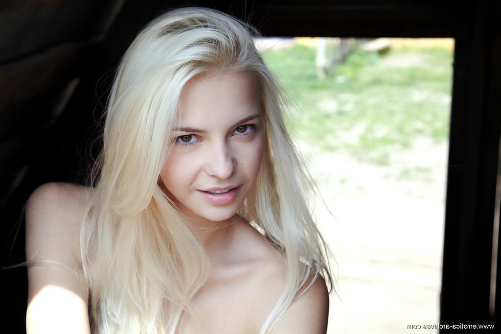 16P Skinny teen girl Vika D gets naked and sneaks into a barn