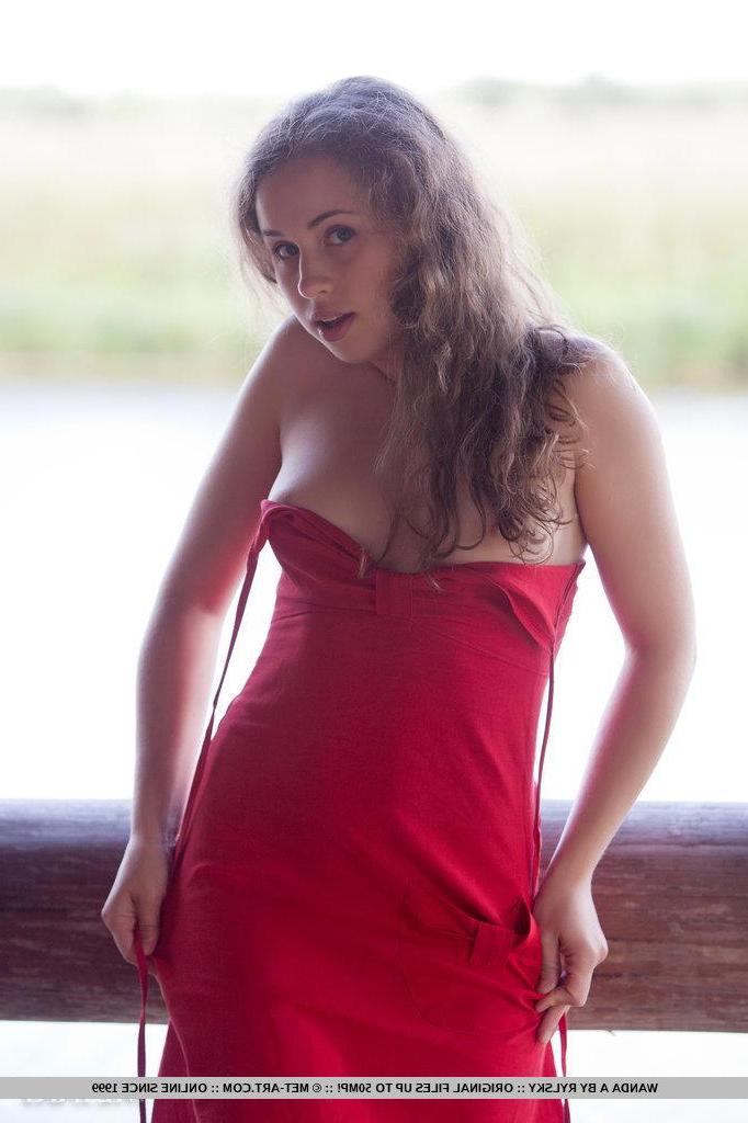 18P Wanda's poses are still a bit of amateur but that didn't stop us from loving the set as Rylsky provided us a great view of her delicious assets with her creative angles and interesting compositions.