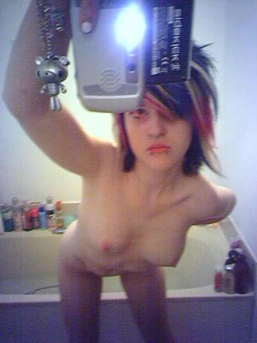 16P Hot alternative GFs like to show off their fine tight bodies