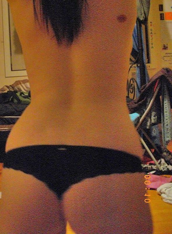 16P Hot GFs take and share selfies of their badass bodies