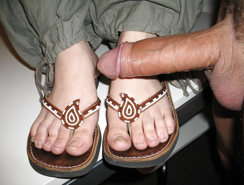21P Footjob feet in flip flops