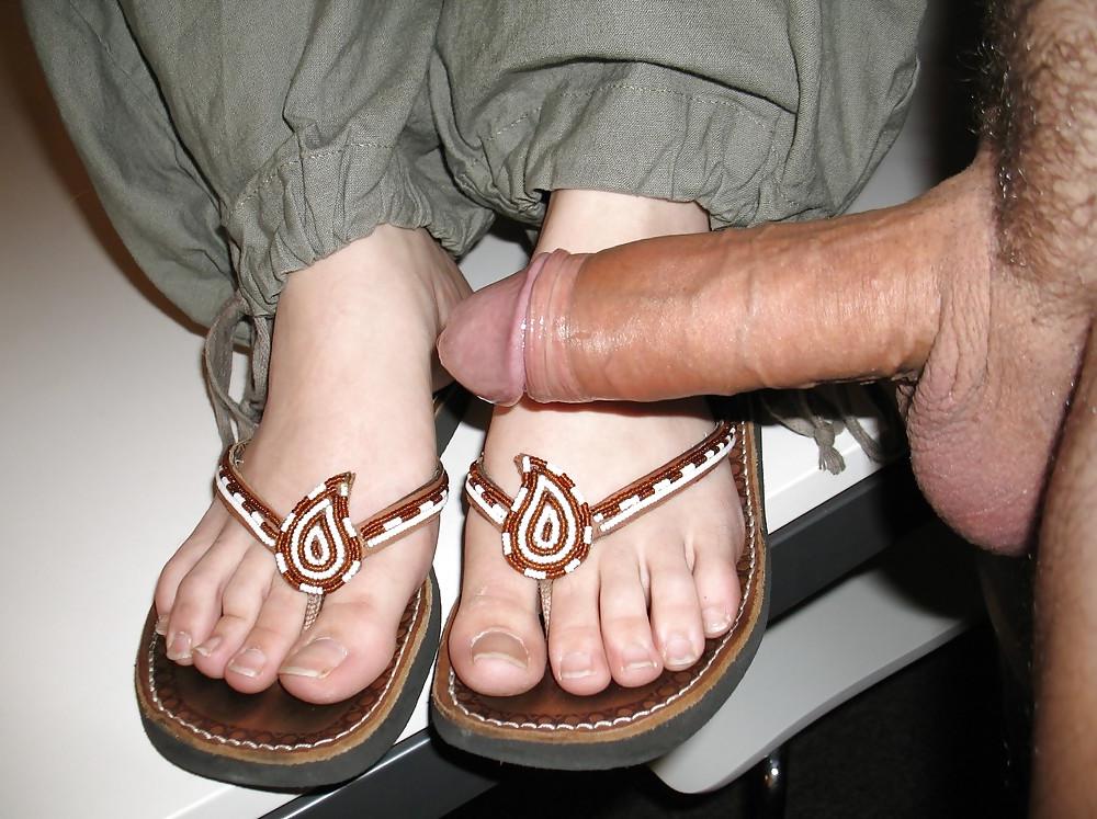 21P Footjob feet in flip flops