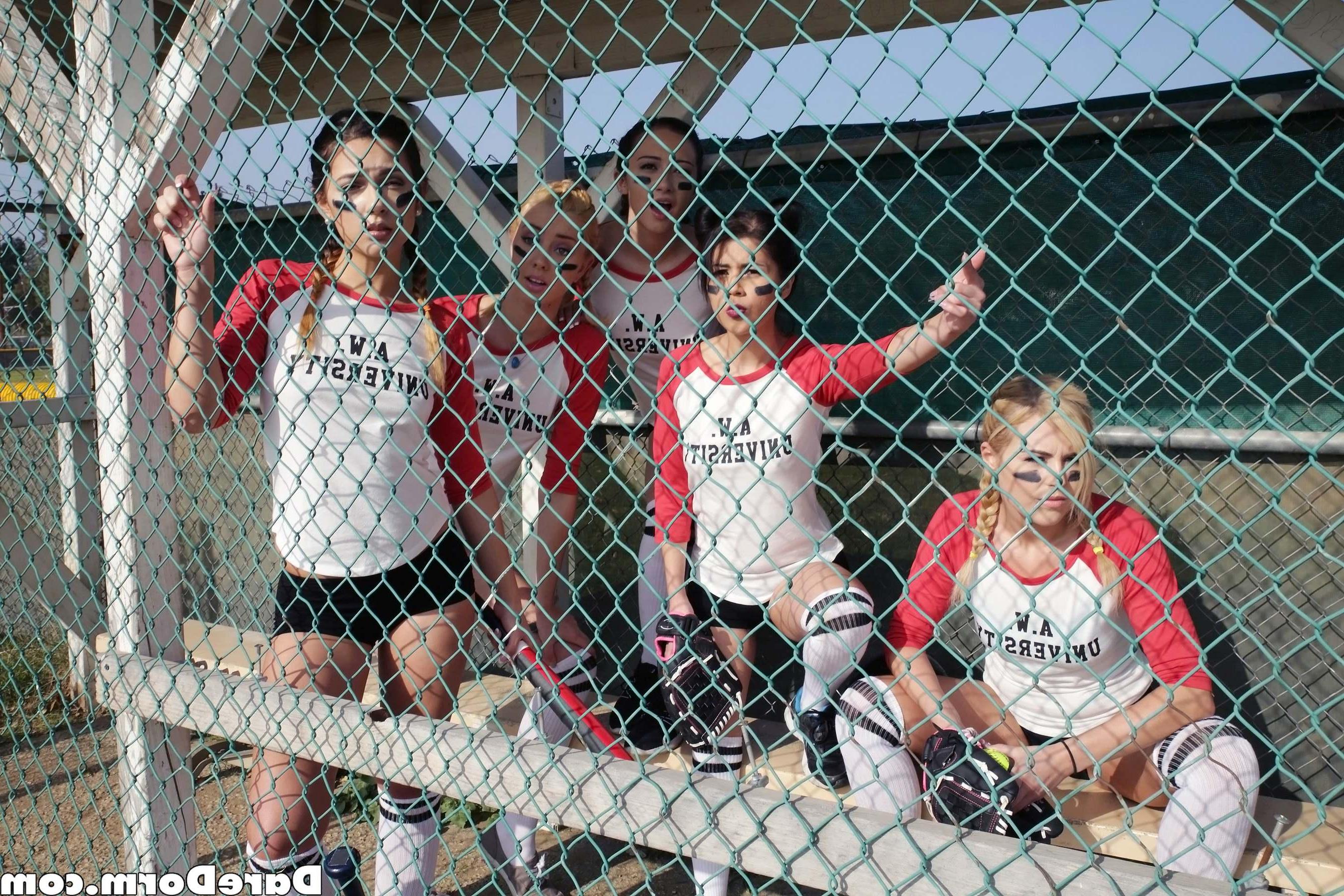 20P Hot college girls fuck each other in the locker room after practice