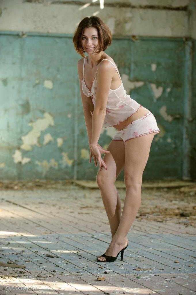 16P Brunette girl Oda strips out of her lingerie in "Having Fun"