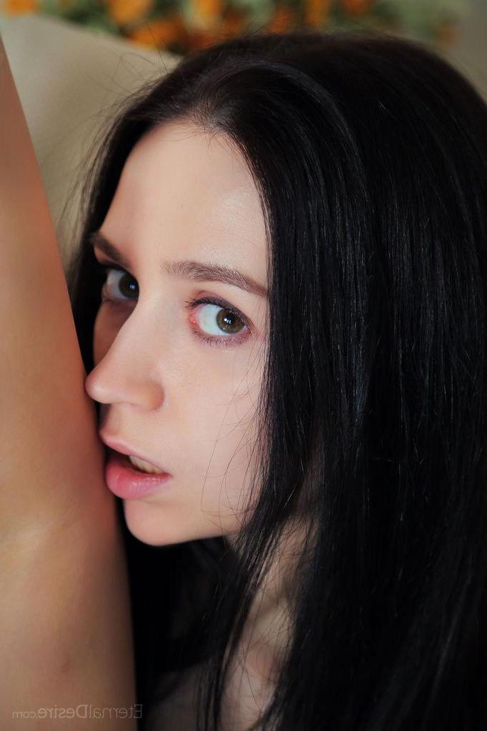 16P Pretty brunette Yassa spreads her legs for you in "PUENTE"