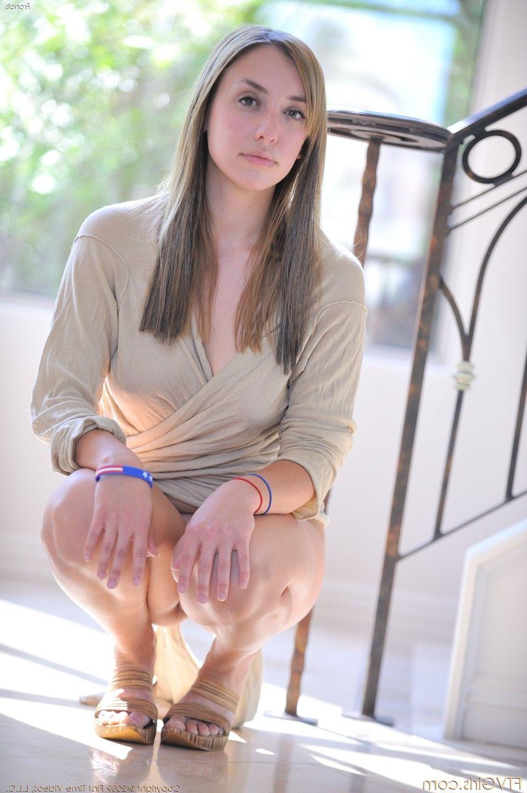 15P Pictures of a hot teen amateur and her pussy