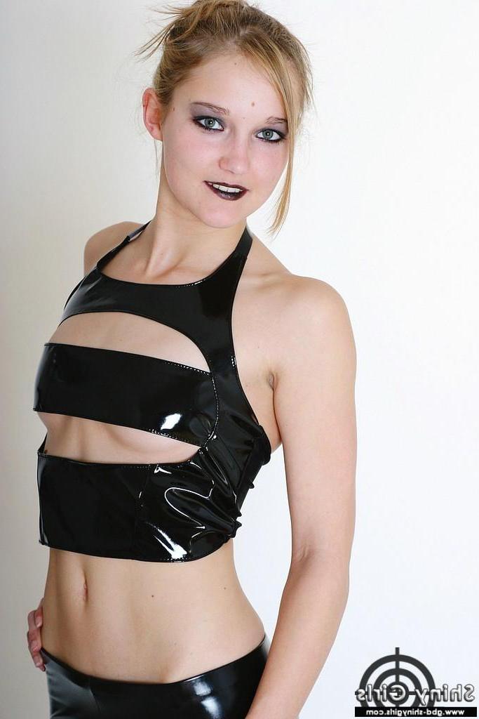 16P Pictures of Shinygirls Vivi giving you a fetish set in hot shiny clothes