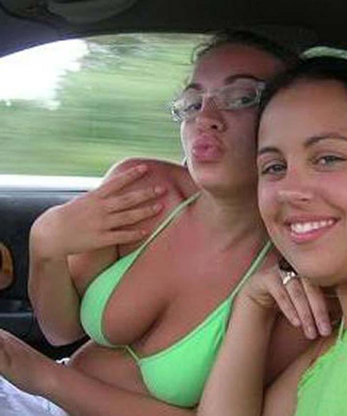 16P Picture gallery of hot and sexy busty girlfriends showing off