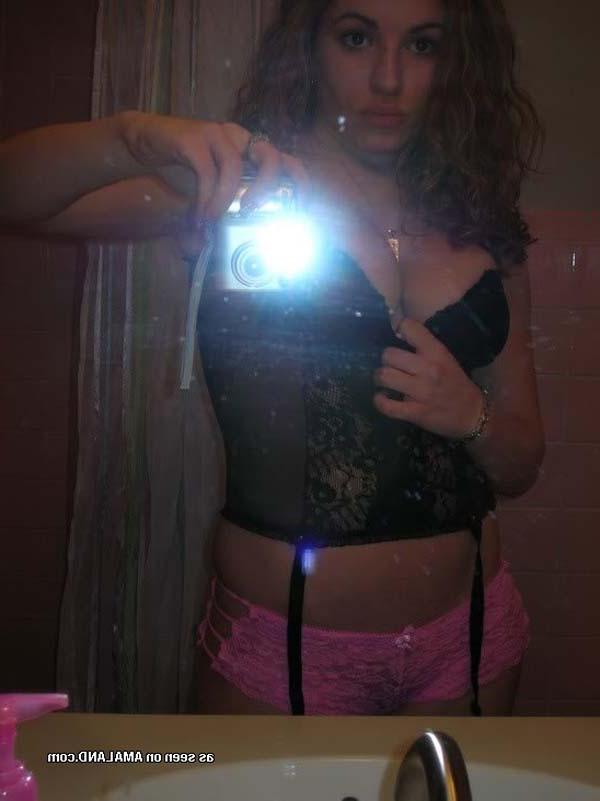 16P Picture gallery of hot and sexy busty girlfriends showing off