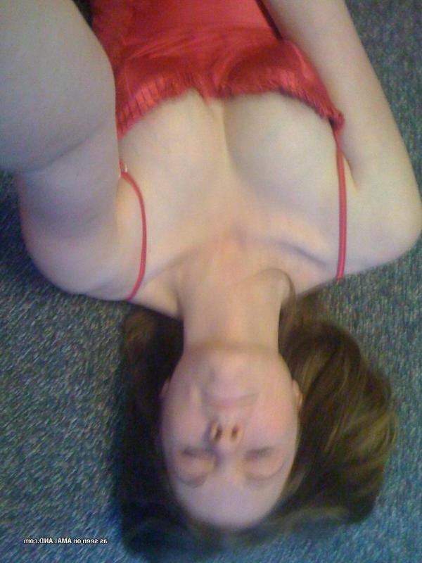 15P Gallery of naughty amateur babes masturbating on cam