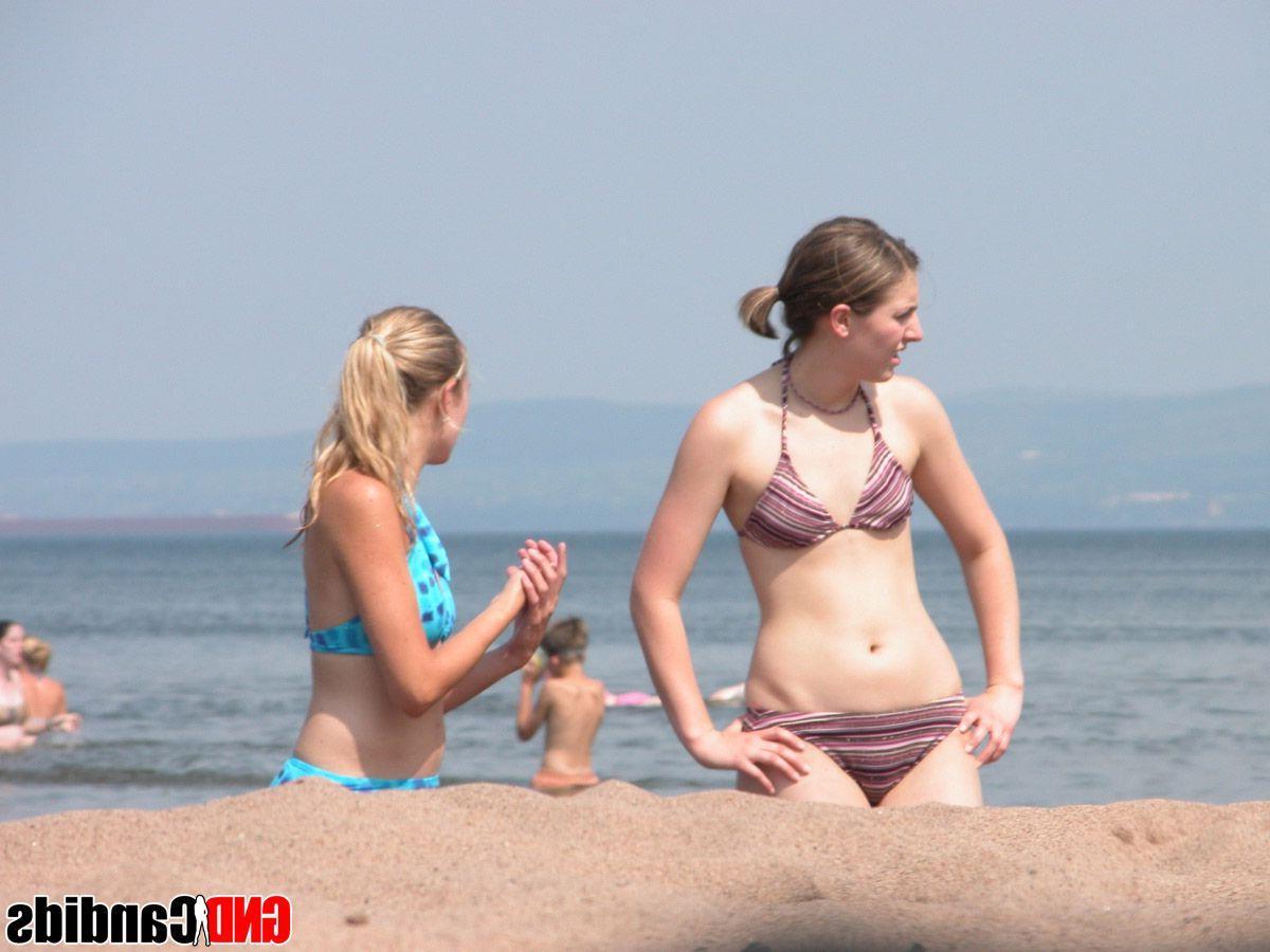 12P Pictures of hot bikini teens on cam