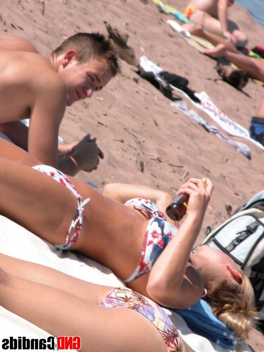 12P Pictures of hot bikini teens on cam