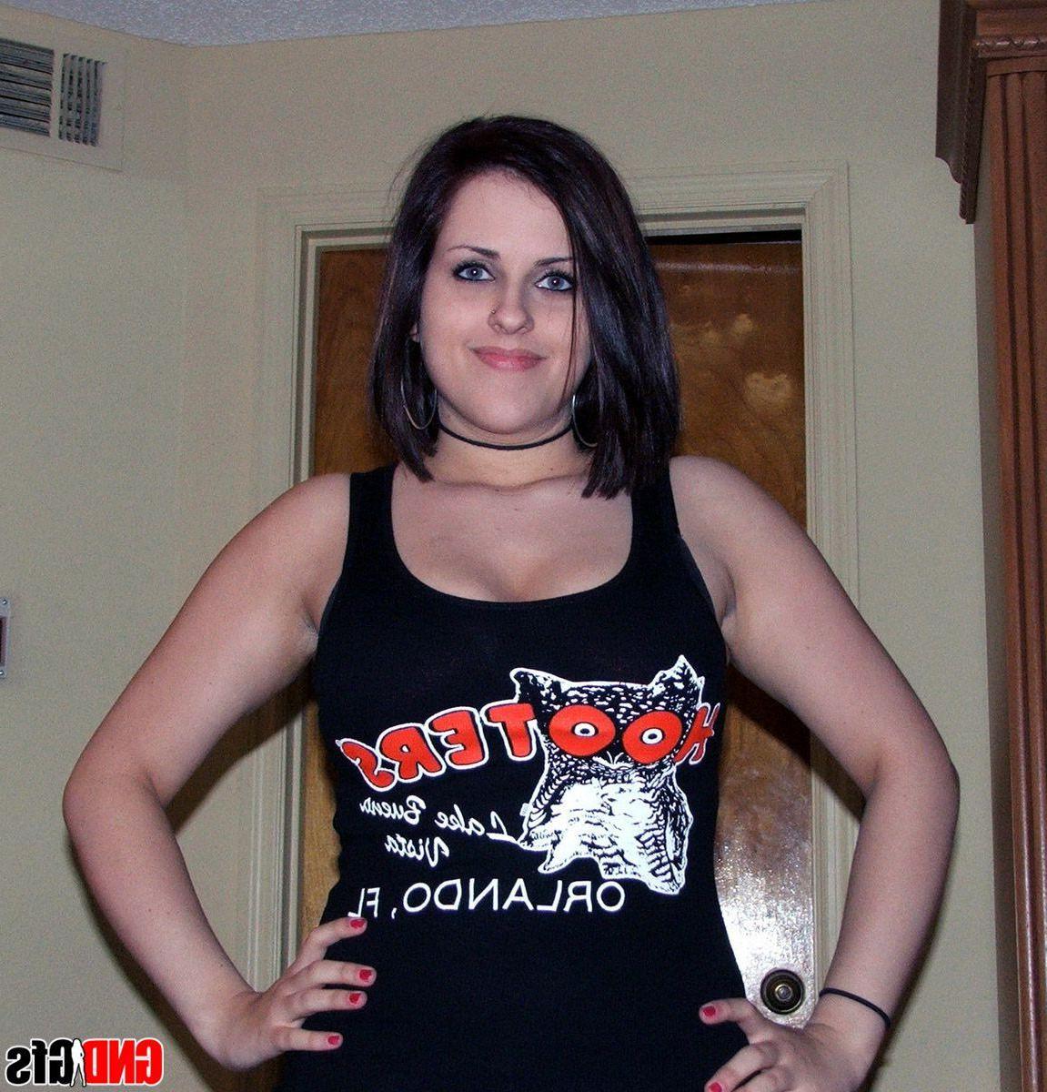 12P Pictures of girlfriends being naughty on cam