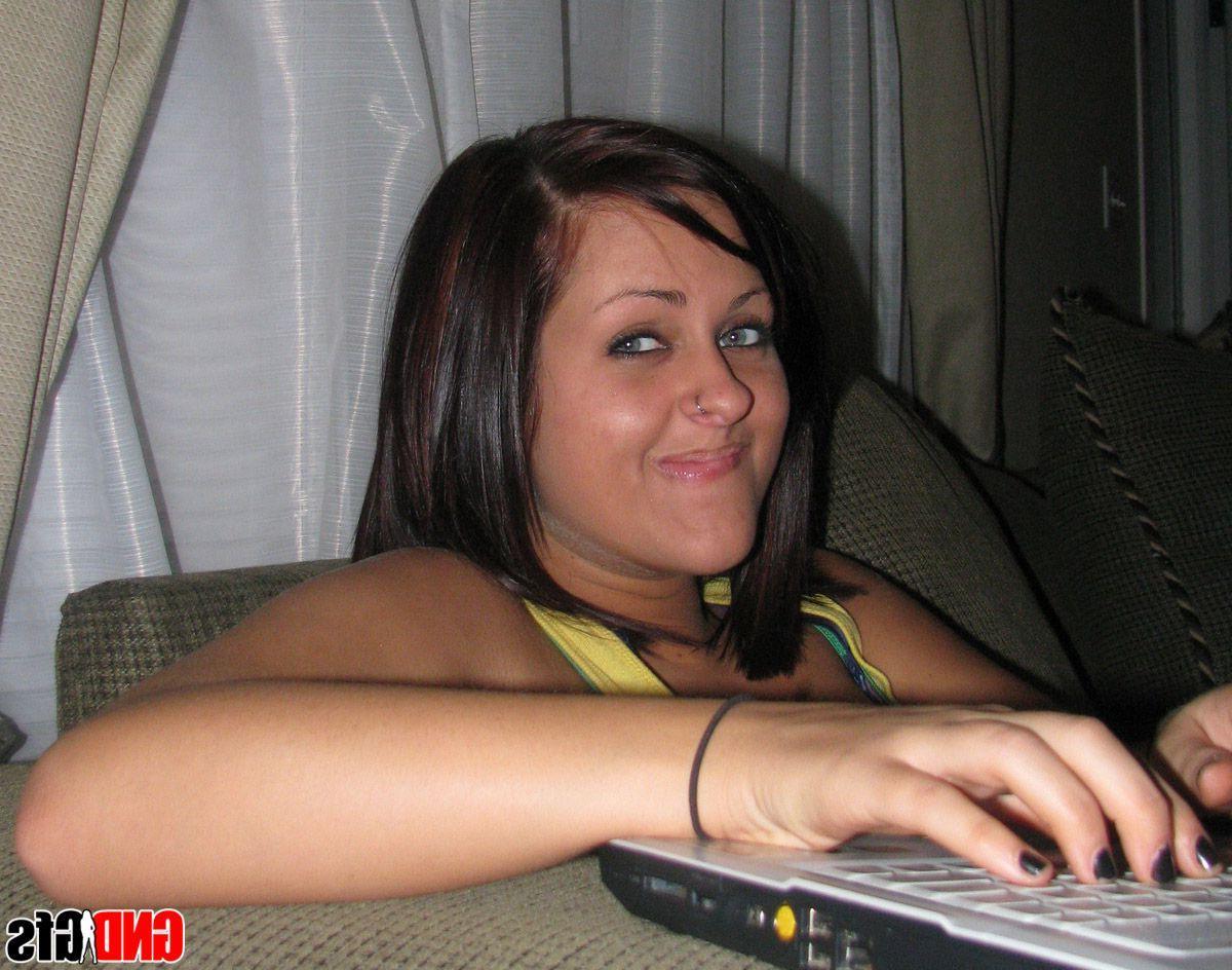 12P Pictures of girlfriends being naughty on cam