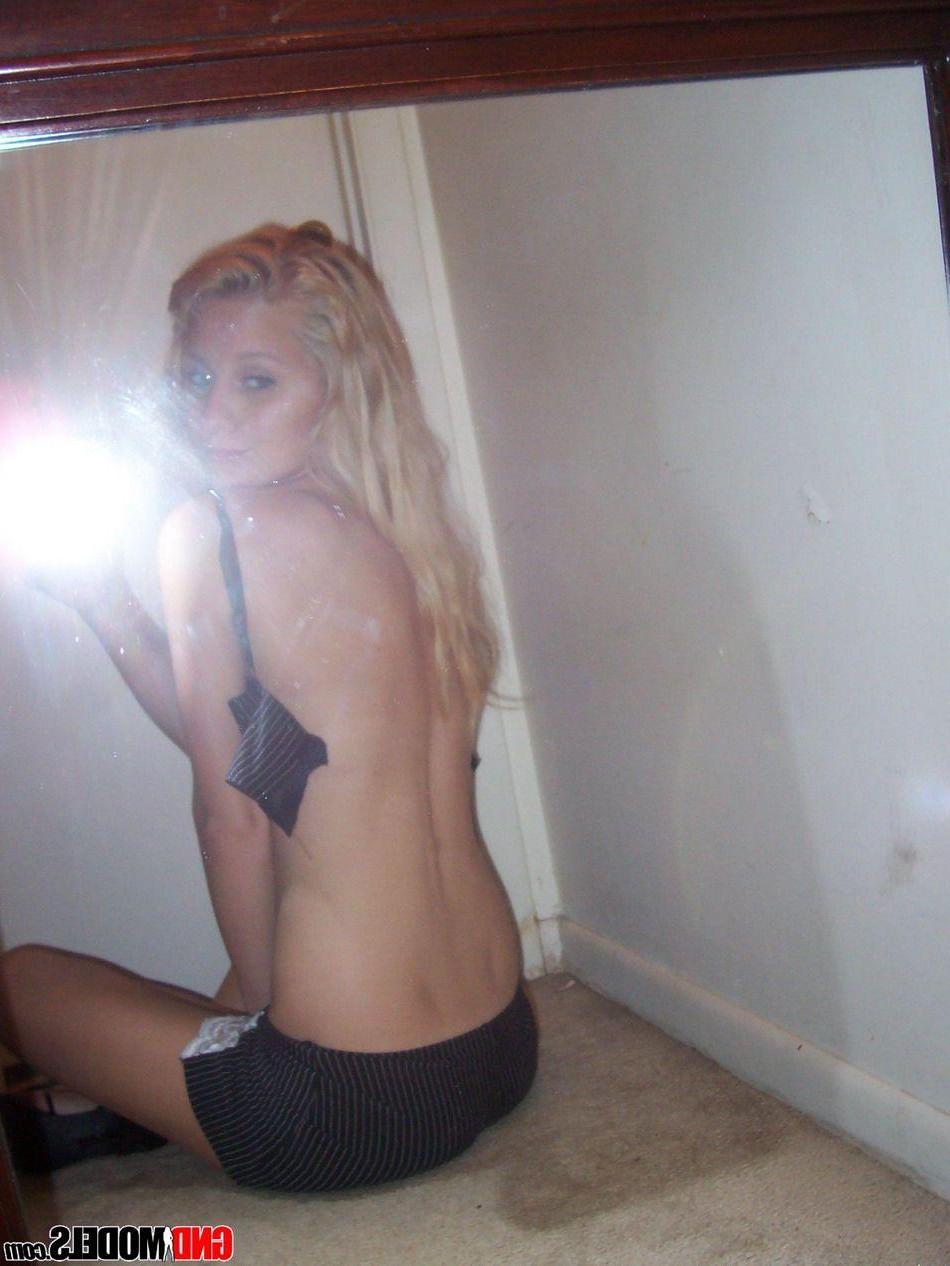 12P Pictures of a hot schoolgirl taking pics of herself