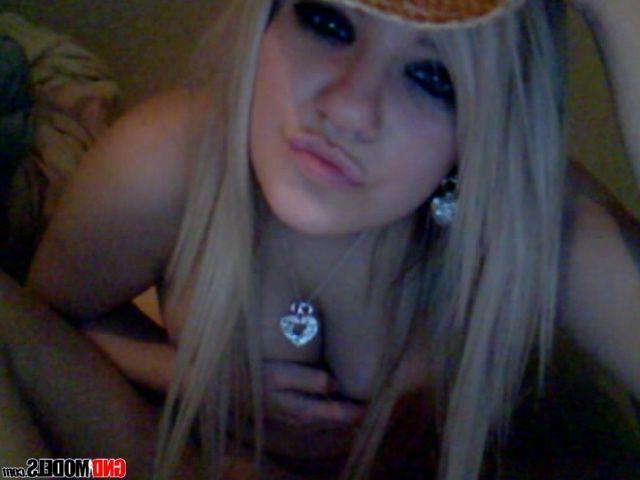 12P Pictures of a stunning blonde gf teasing on cam