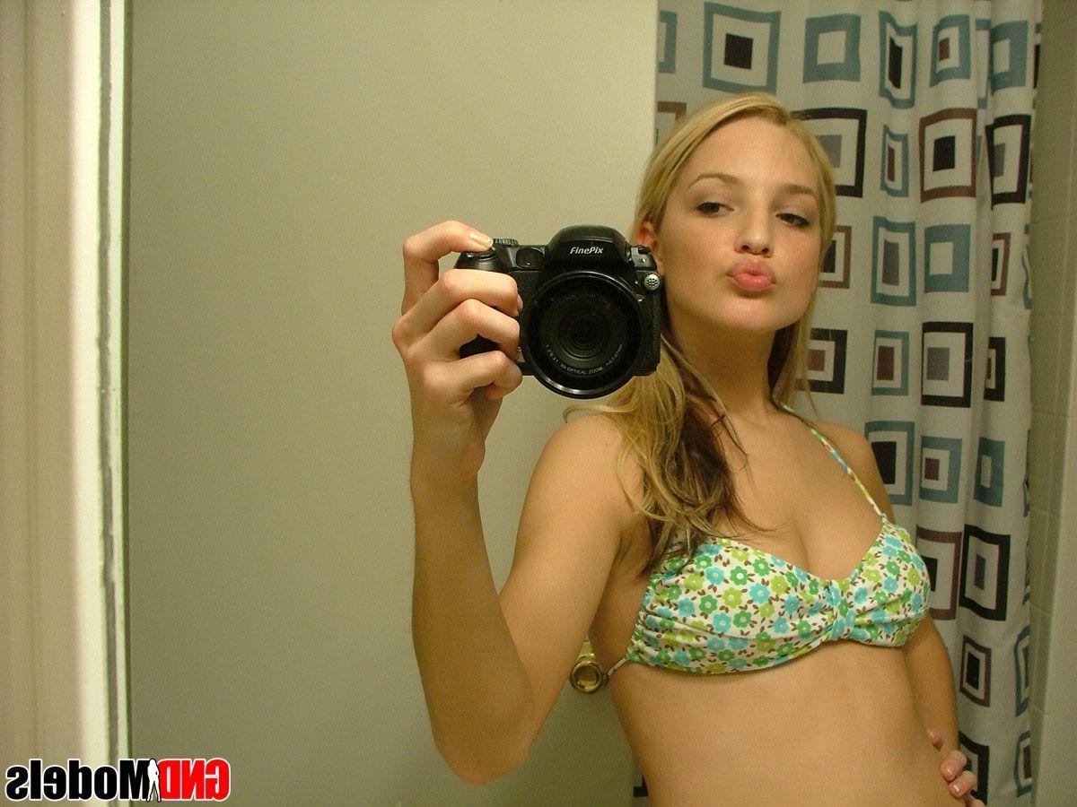 12P Pictures of a super-hot blonde amateur taking pics of herself