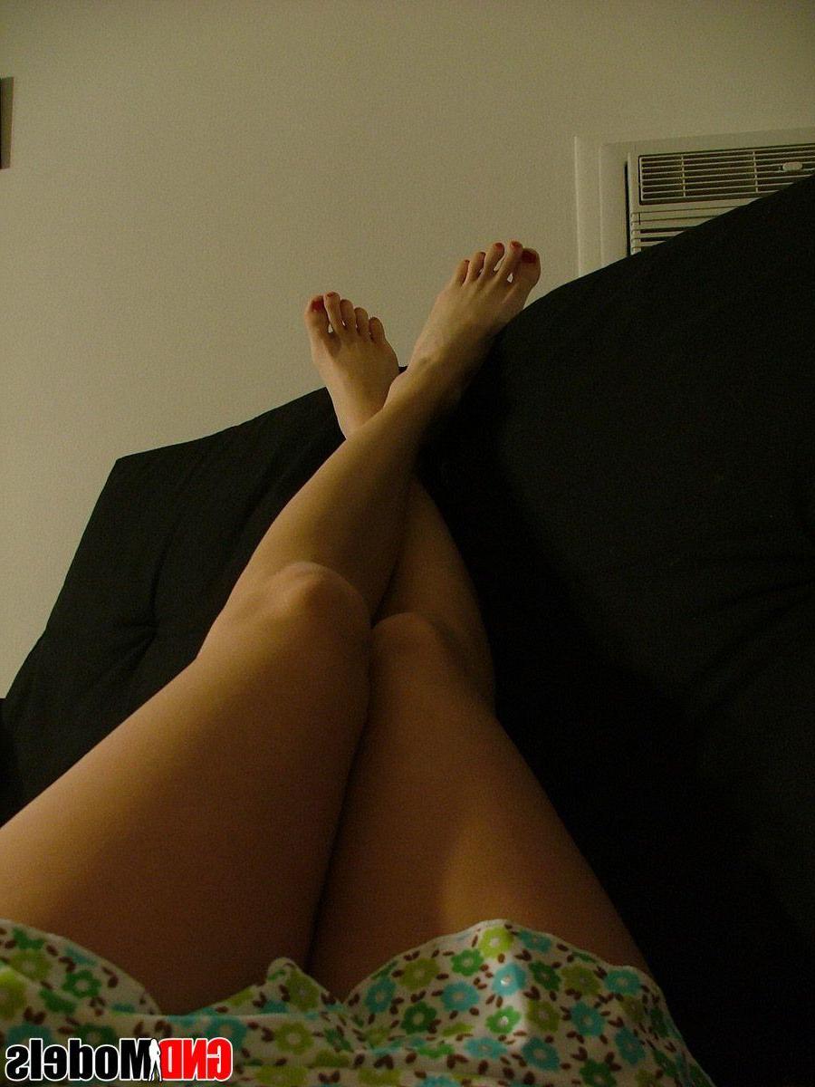 12P Pictures of a super-hot blonde amateur taking pics of herself
