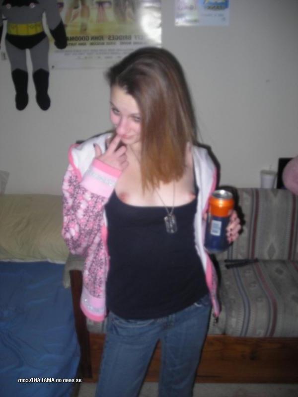 15P Pictures of a super hot horny amateur chick getting jizzed on