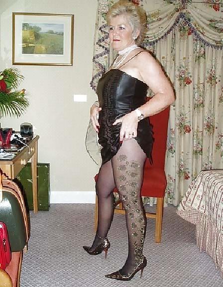 25P Housewife Sluts 133
