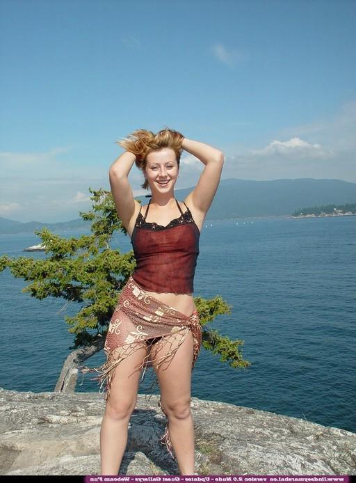 15P Lindsey exposes herself on the beach