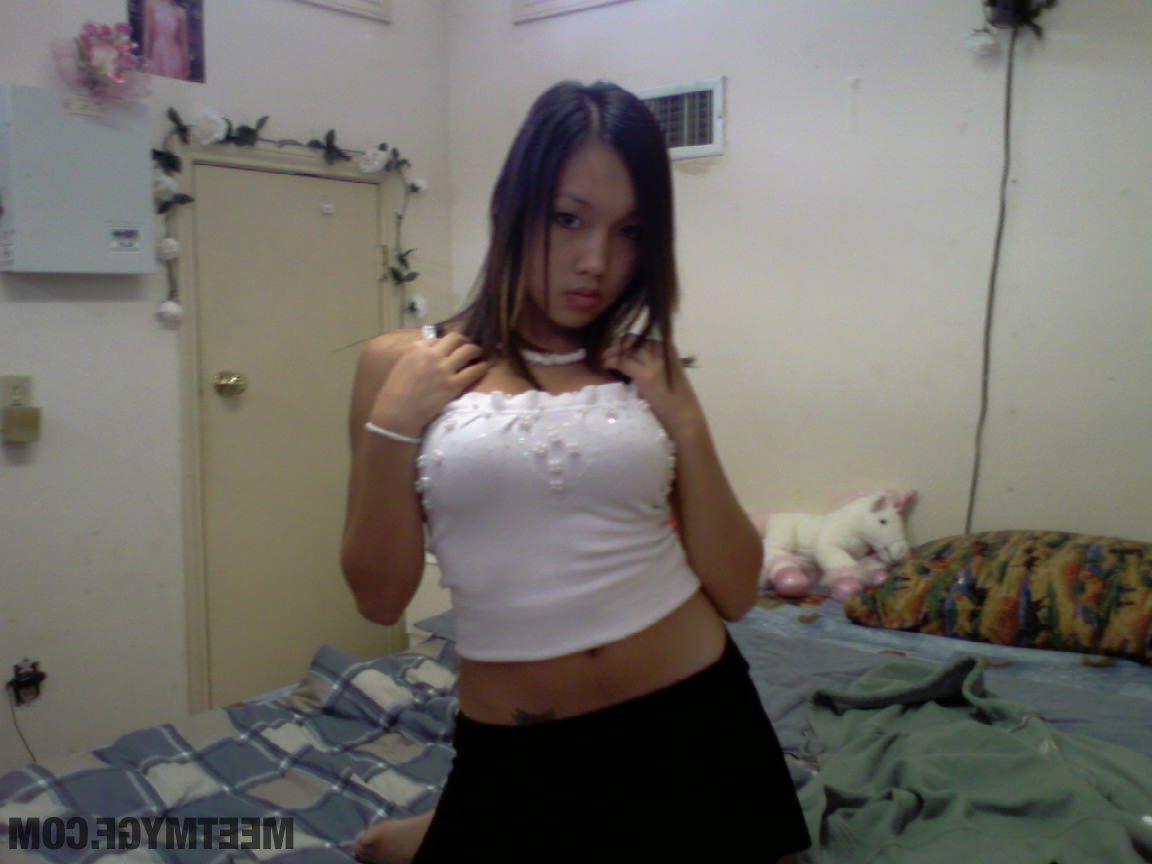 16P Pictures of a hot asian gf showing off