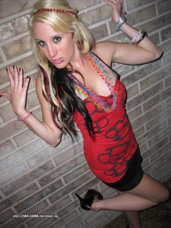 14P Naughty punk girlfriend teasing on cam