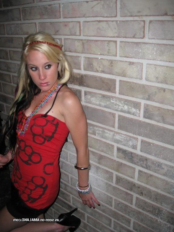 14P Naughty punk girlfriend teasing on cam