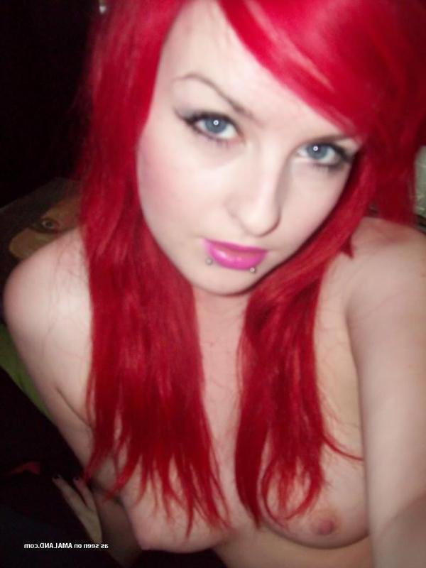 14P Pictures of sexy amateur scene girlfriends posing for the cam