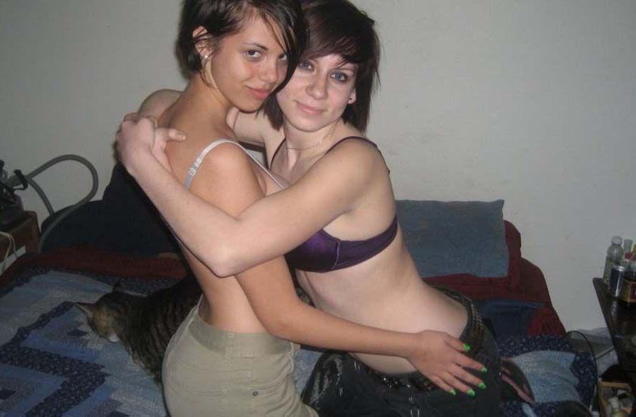 15P Pictures of two hot girlfriends getting it on
