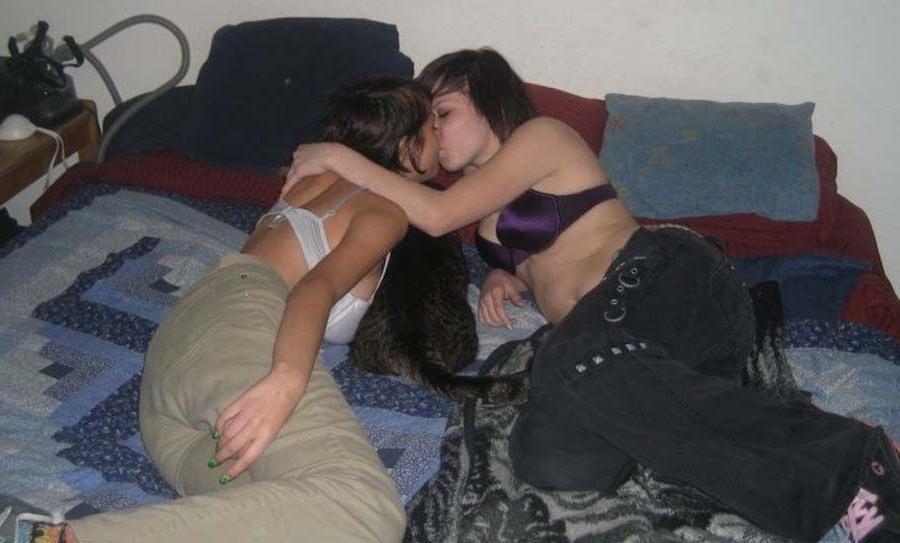 15P Pictures of two hot girlfriends getting it on