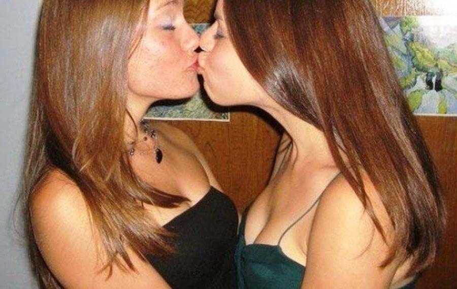 15P Pictures of two hot girlfriends getting it on