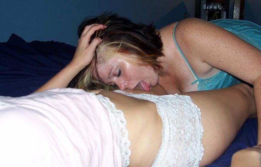 16P Pictures of hot girlfriends experimenting with pussy