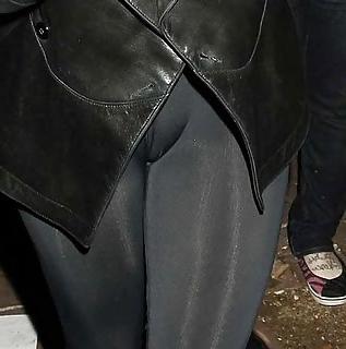20P Hot cameltoe