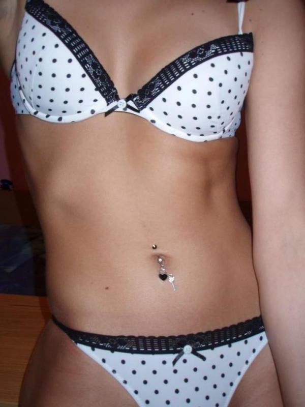 10P Naughty anonymous chick displays her perfect body