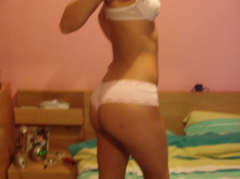 10P Naughty anonymous chick displays her perfect body