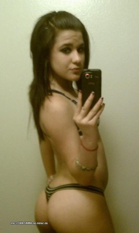 14P Sexy non-nude babe showing her hot tits and fine ass
