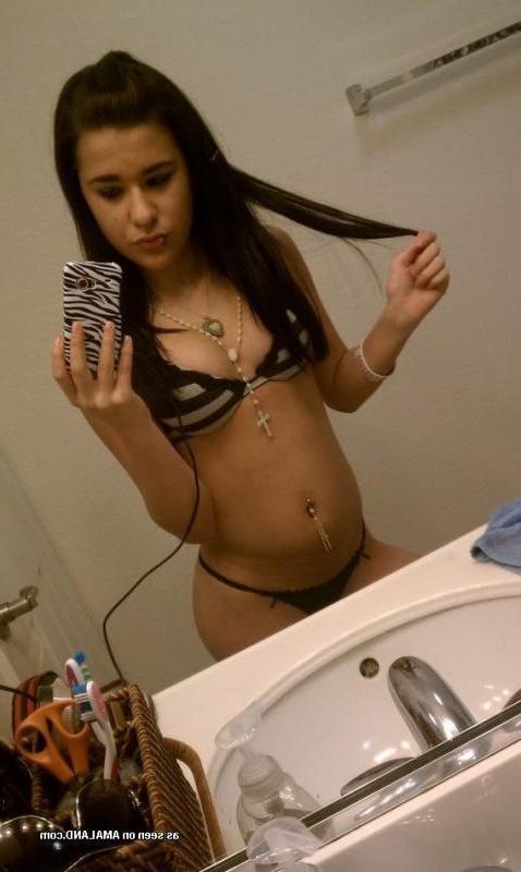 14P Sexy non-nude babe showing her hot tits and fine ass