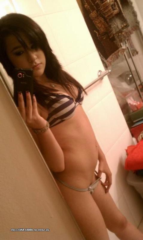 14P Sexy non-nude babe showing her hot tits and fine ass