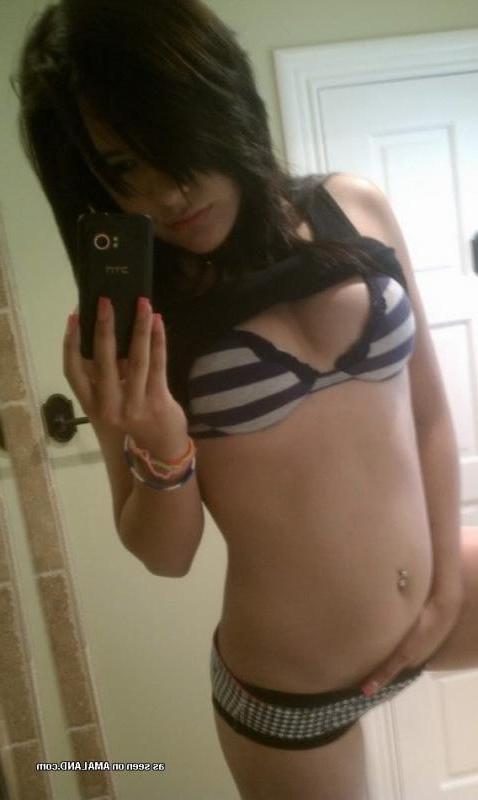 14P Sexy non-nude babe showing her hot tits and fine ass