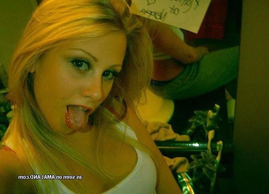 16P Nice steamy collection of an amateur sexy blondie's hot selfpics