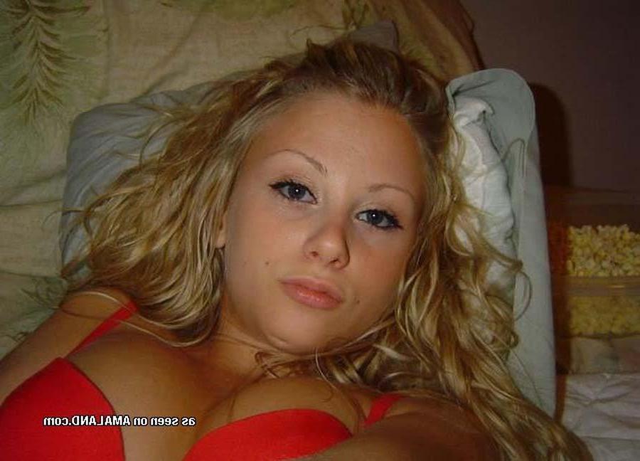16P Nice steamy collection of an amateur sexy blondie's hot selfpics