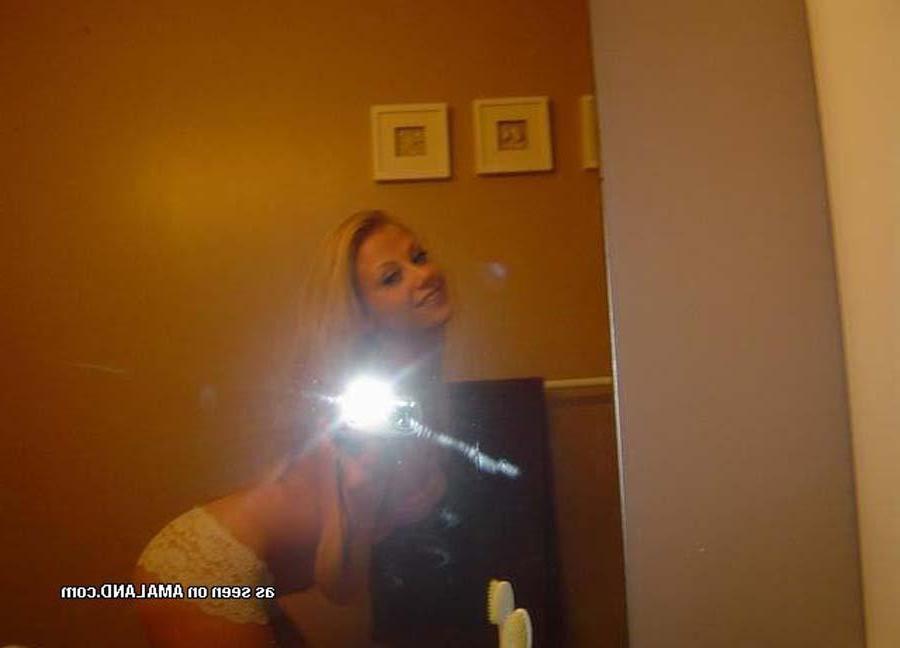 16P Nice steamy collection of an amateur sexy blondie's hot selfpics