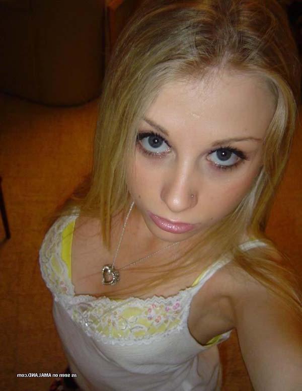 16P Nice steamy collection of an amateur sexy blondie's hot selfpics
