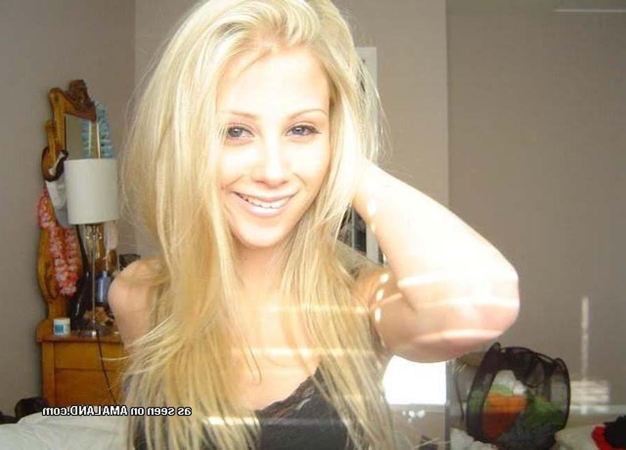 16P Nice steamy collection of an amateur sexy blondie's hot selfpics
